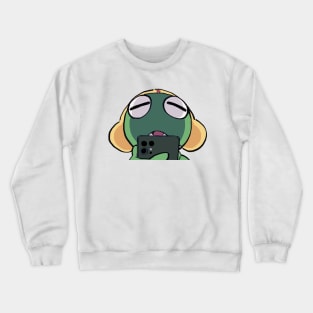 I draw keroro looking at phone / Sergeant Keroro Crewneck Sweatshirt